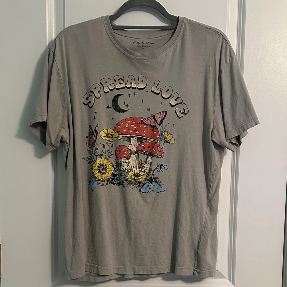 END OF YEAR SALE! | Pretty Rebellious Spread Love Graphic Tee